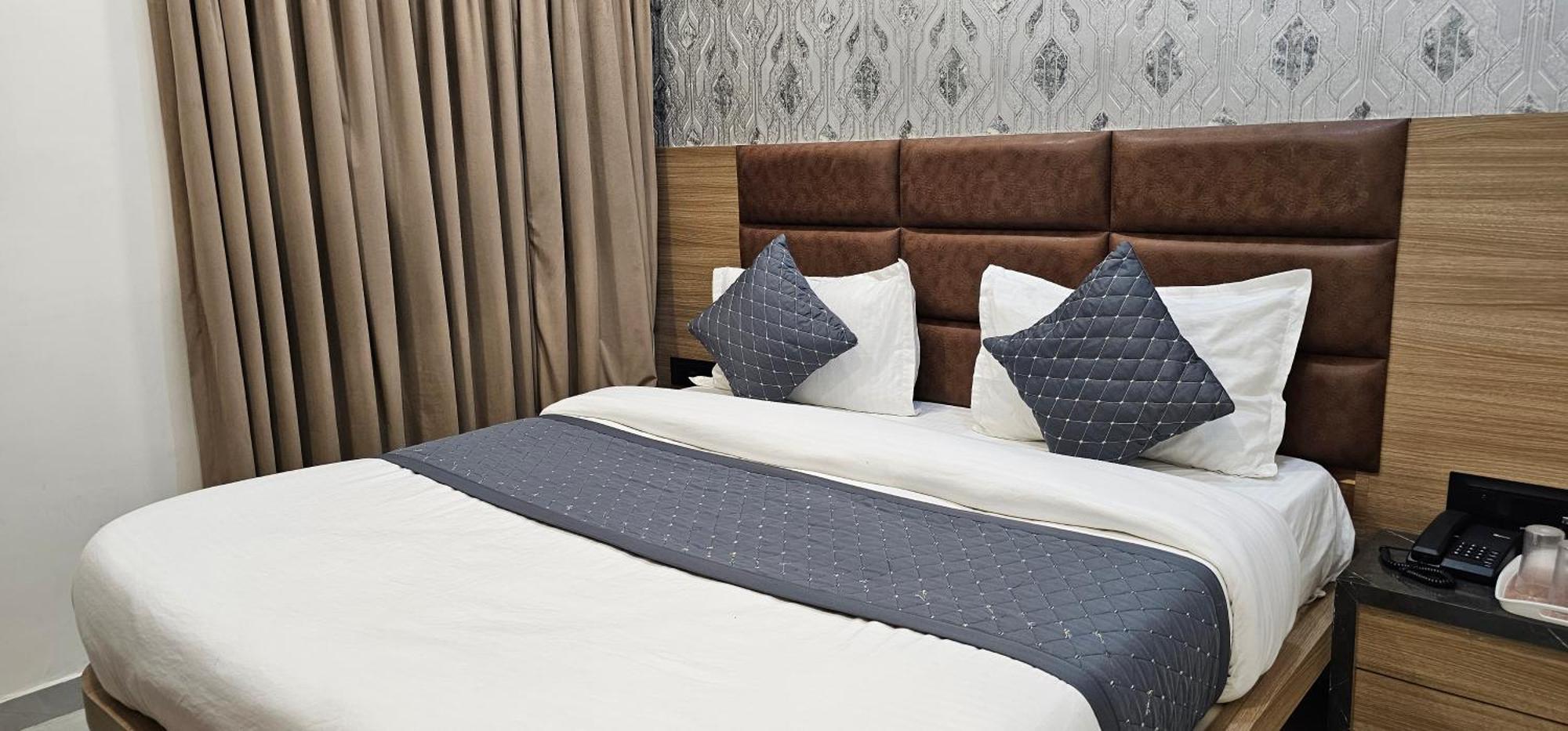 Hotel Allen Ahmedabad Eksteriør bilde